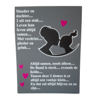 Tekstbord met tekst moeder en dochter